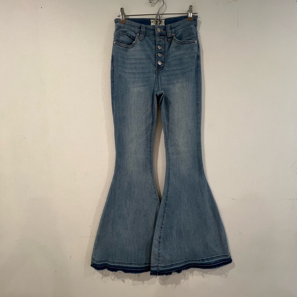 We The Free Light Blue Flare Jeans buttons 27